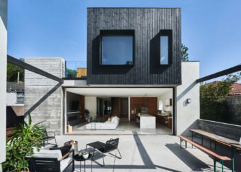 Aaron Leshtz en Dodger Stadium, Topo Designs, Eric Nash + More