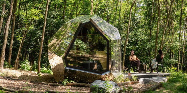 Hello Wood trae cabañas futuristas a los tejados de bosques y Nueva York