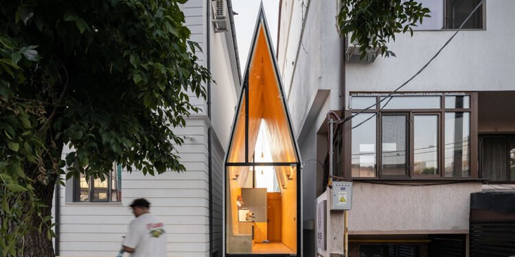 Vinklu convierte la trama olvidada en Bucarest en una pequeña cafetería