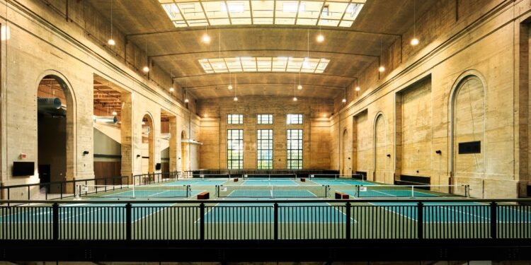 Good City Studio convierte la planta de energía de Filadelfia en un lugar deportivo