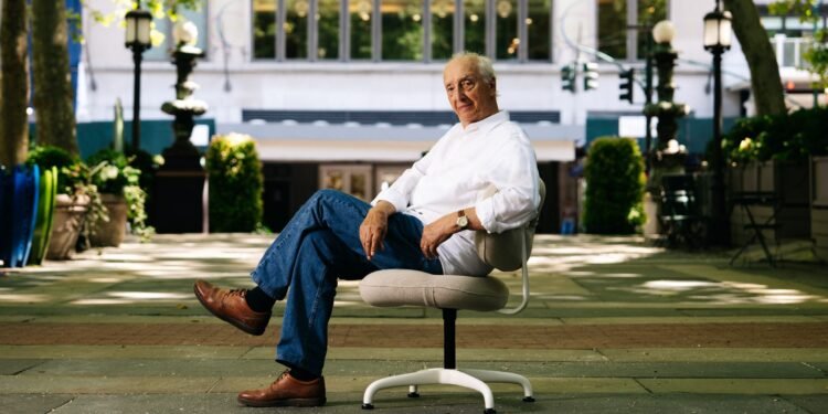 «Los ingredientes de los muebles han cambiado principalmente para mejor», dice Bruce Hannah