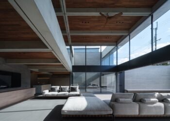 Element House fusiona el concreto y la nogal en el diseño de Kyoto