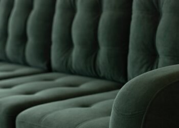 Donald Trump anuncia el 30 por ciento de la tarifa de los muebles tapizados