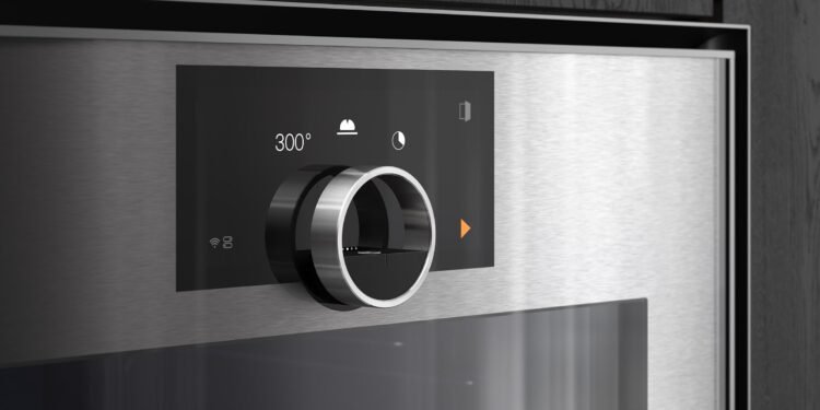 Gaggenau presenta un nuevo horno con ‘anillo de control flotante’ en video dezeen