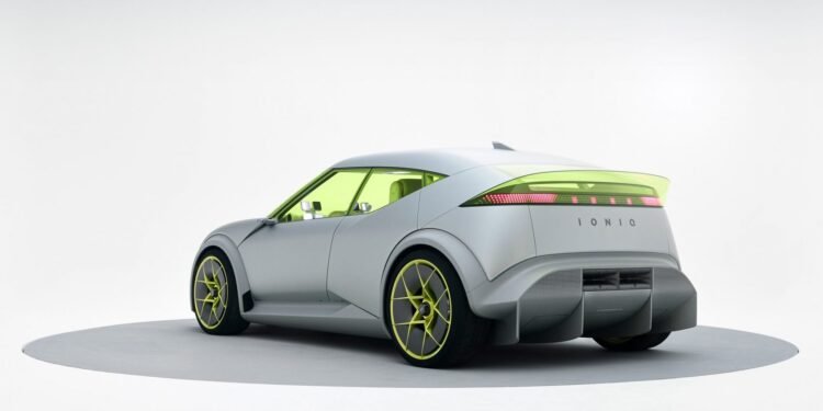 Los lectores dicen «un gran sí a los autos más divertidos y pequeños» en el debate de Dezeen de esta semana