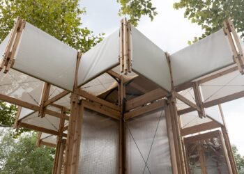 Henning Larsen Pavilion utiliza «enfriamiento al aire libre» para proporcionar alivio del calor