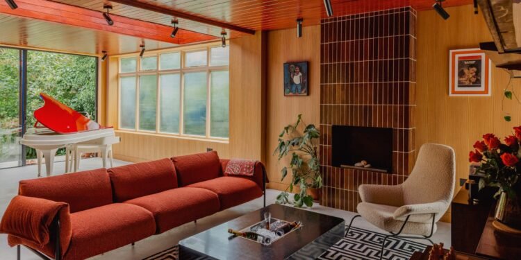 Ocho espacios de vida otoñales vestidos con tonos verdes, marrones y naranjas