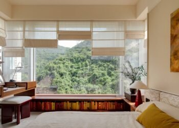 Las exuberantes colinas de Hong Kong informan apartamentos modelo de Studio Ella