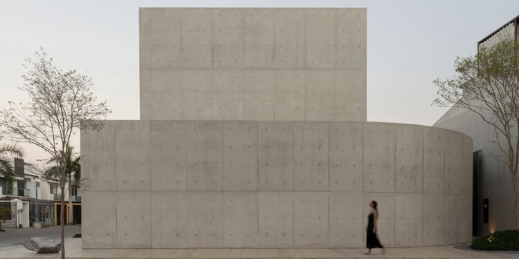 Casa Tao es una casa de Puerto Vallarta con forma de sombra y memoria
