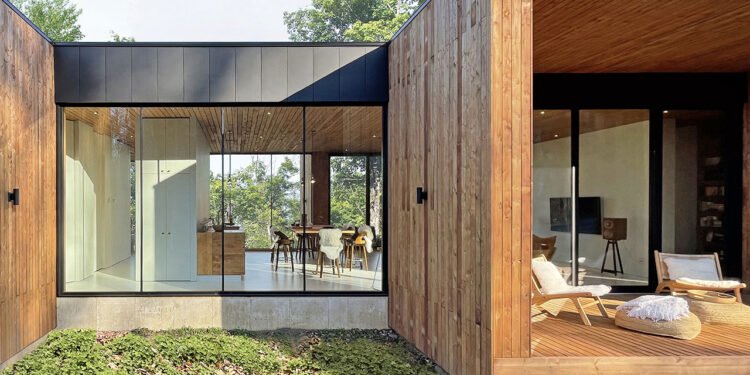 La Cadrée Perchée es una casa de montaña que interactúa con la naturaleza