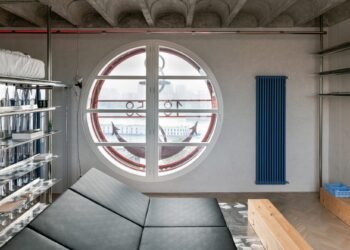 Alan Prekop Studio convierte una oficina en desuso en un apartamento para artistas