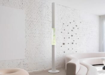 Sabine Marcelis diseña una lámpara de lava «lechosa» de tres metros de altura