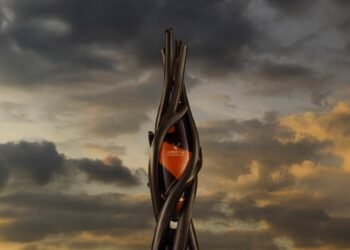 Botella de Jeanne Gang Designs para el whisky más antiguo del mundo