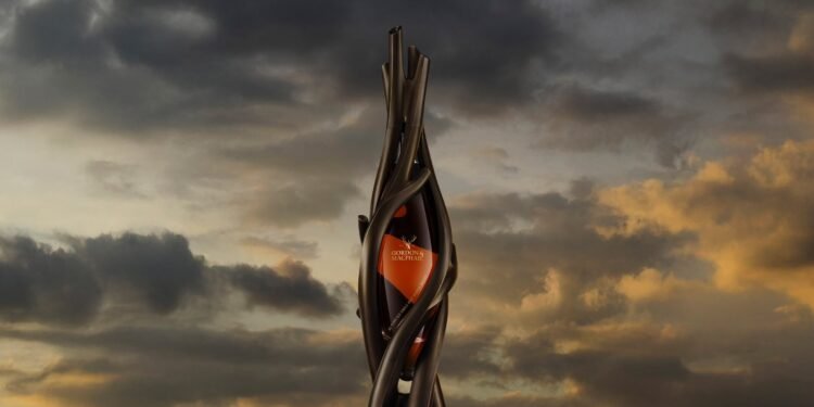 Botella de Jeanne Gang Designs para el whisky más antiguo del mundo