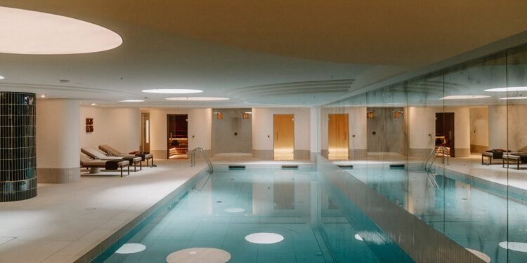 Mason & Fifth ofrece estancias cortas y largas en un edificio junto al canal