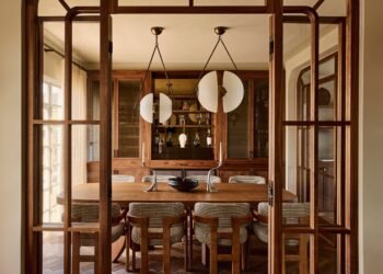 Uncanny Studio renueva y reconecta las habitaciones del ático de Londres