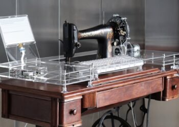 La IA inspirada en William Morris funciona con una vieja máquina de coser a pedal