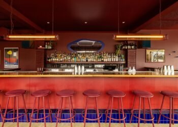 Wunder Werkz elige materiales «humildes» para el bar Semiprecious en Denver