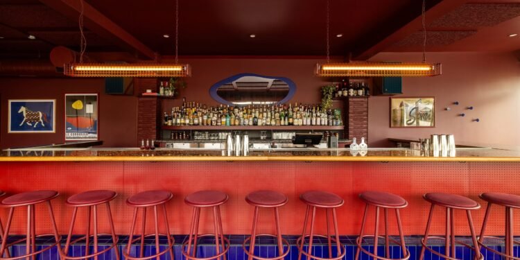 Wunder Werkz elige materiales «humildes» para el bar Semiprecious en Denver