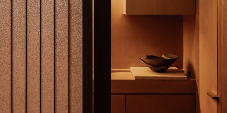 Symbolplus «integra silenciosamente» materiales naturales en su propia oficina en Tokio