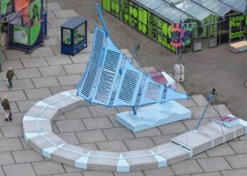 Pauline van Dongen remata un pabellón parecido a una cometa con un tejido que funciona con energía solar