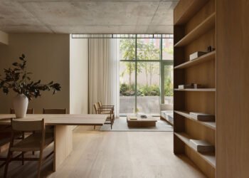 Dinesen aterriza en Brooklyn con una sala de exposición centrada en la madera