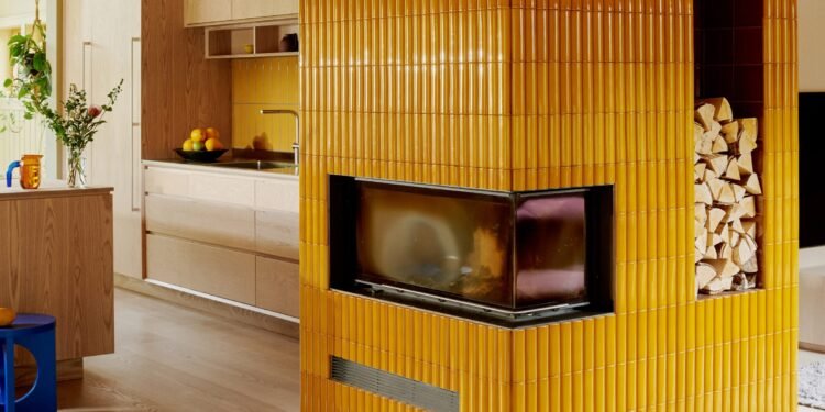 Ocho espacios habitables delimitados por chimeneas llamativas