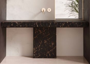 El agua desaparece por los huecos del lavabo Piano de Serafini