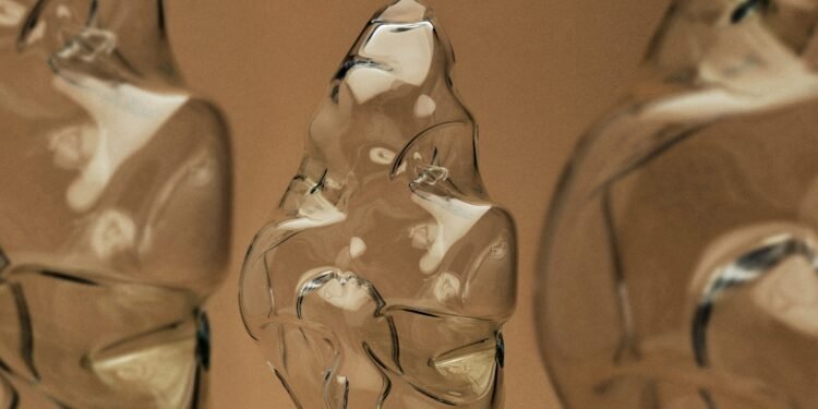 Dezeen Debate presenta los trofeos de «excremento de vidrio» de Herzog & de Meuron