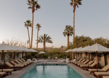 Manola Studio convierte un antiguo motel en un oasis en el desierto cerca de Joshua Tree