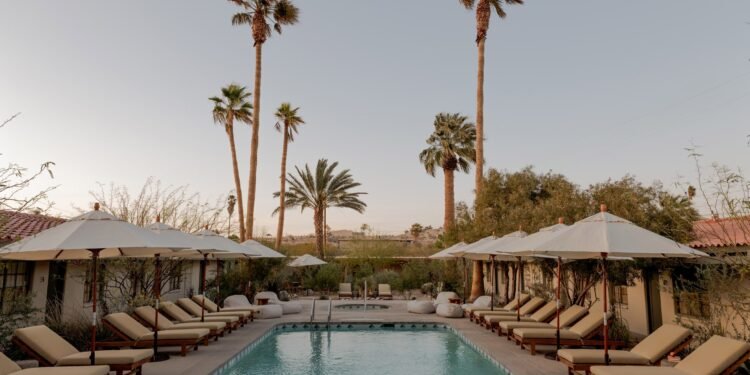 Manola Studio convierte un antiguo motel en un oasis en el desierto cerca de Joshua Tree