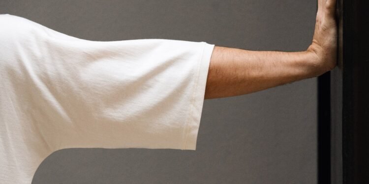 John Pawson diseña una camiseta minimalista para Slowform