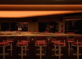 Ivy Studio diseña un restaurante «audaz y glamuroso» en Montreal