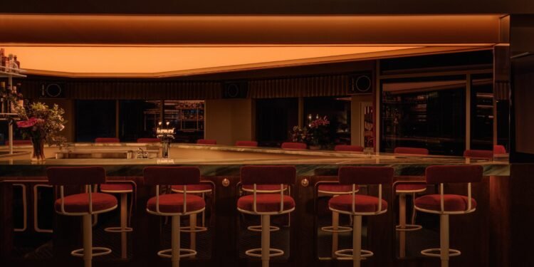 Ivy Studio diseña un restaurante «audaz y glamuroso» en Montreal