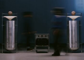 Los altavoces Debris Rocket Tank están hechos del tanque de combustible de un cohete espacial.