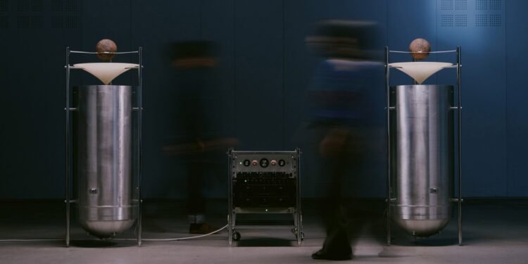 Los altavoces Debris Rocket Tank están hechos del tanque de combustible de un cohete espacial.