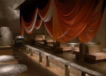 URBA utiliza materiales recuperados para crear el interior del restaurante Onyx Æther