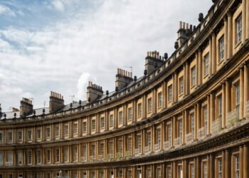 Dezeen In Depth explora si la gente realmente prefiere la arquitectura tradicional