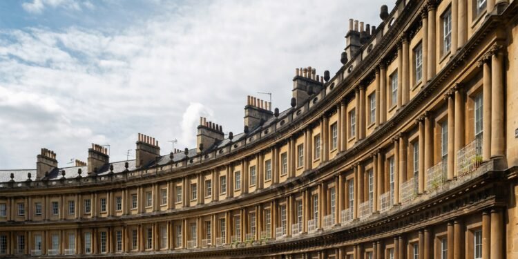 Dezeen In Depth explora si la gente realmente prefiere la arquitectura tradicional