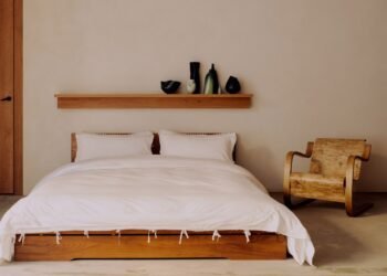 Mentze Ottenstein crea un espacio para un «descubrimiento tranquilo» en la tienda Tekla