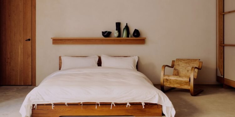 Mentze Ottenstein crea un espacio para un «descubrimiento tranquilo» en la tienda Tekla