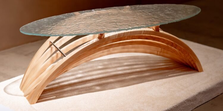 La exposición de diseñadores emiratíes muestra a 24 creativos locales emergentes