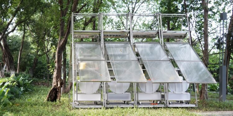 Office for Roundtable crea un invernadero expandible con lados que se abren