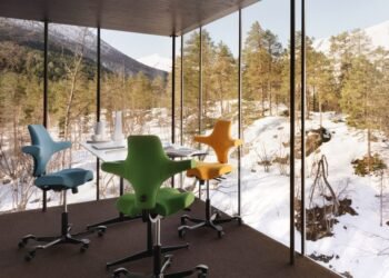 La silla operativa HÅG Capisco de Flokk entre los 12 nuevos productos en Dezeen Showroom