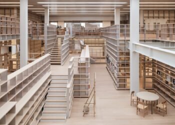 Kazunari Sakamoto crea una biblioteca de arte en el museo de Shanghai para Chanel