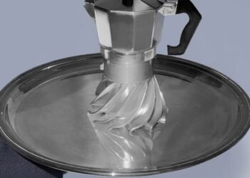 Esta semana en Dezeen presentamos una cafetera con base en espiral helicoidal.