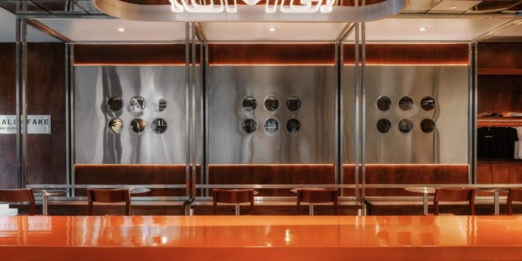 ¡Studio Danel crea Dios mío moderno! Interior de hamburguesa en Texas