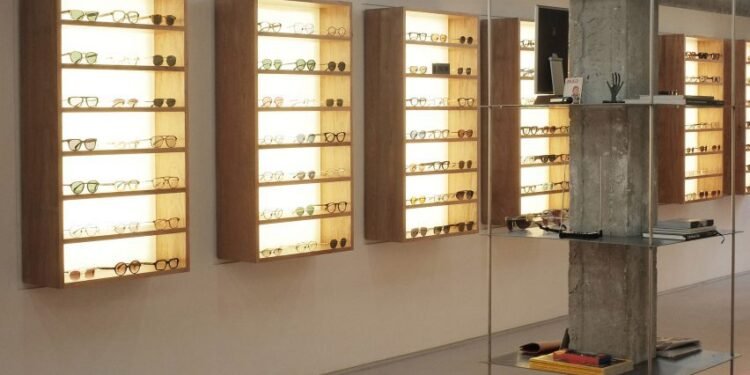 Calila Studio completa "intencionalmente simple" tienda de gafas en México