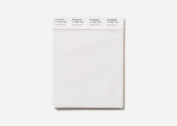 Cloud Dancer «blanco elevado» nombrado color Pantone del año 2026