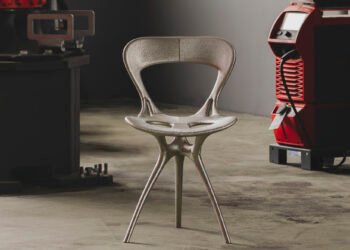 Ross Lovegrove co-crea una silla con IA entrenada para emular su estilo